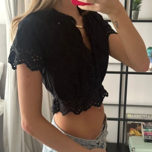 Topp - Söt topp från zara kids, passar perfekt på mig som är Xs-S💕🌟