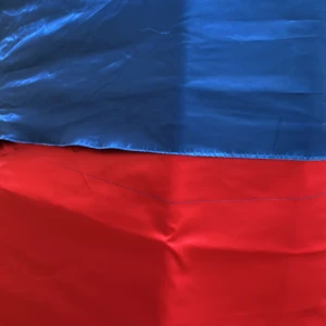 Tyg rött och blått - Det går att köpa båda eller bara en för halva priset, är inte helt säker på typen av tyg kontakta för mer info 💕