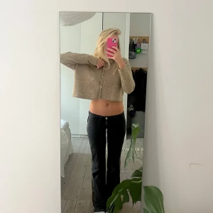 Leopard jeans - Skit fina leopard jeans, har själv sytt på leopard delen💞jeansen är från början från acne