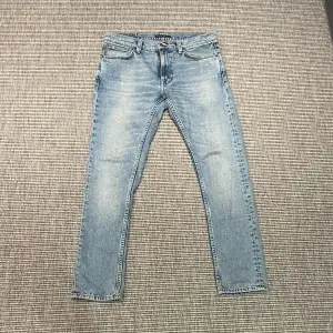 Hej! Säljer nu dessa as snygga nudie jeans! Jeansen är i toppskick, nypris ligger på 1500+ hör av dig vid frågor!