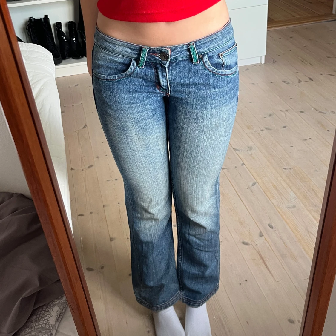 Vintage jeans med detalj på fickor - 4