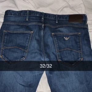 Armani Jeans  - Väldigt stiliga jeans med en fin färg dock försmå för mig så det är till salu 