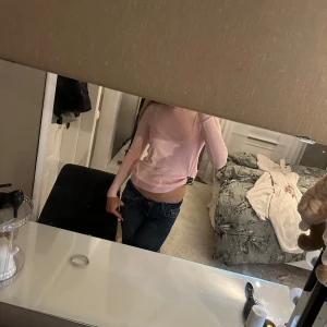 Rosa stickad tröja - Den är i nyskick och jag säljer den eftersom jag vill att den ska komma till användning 