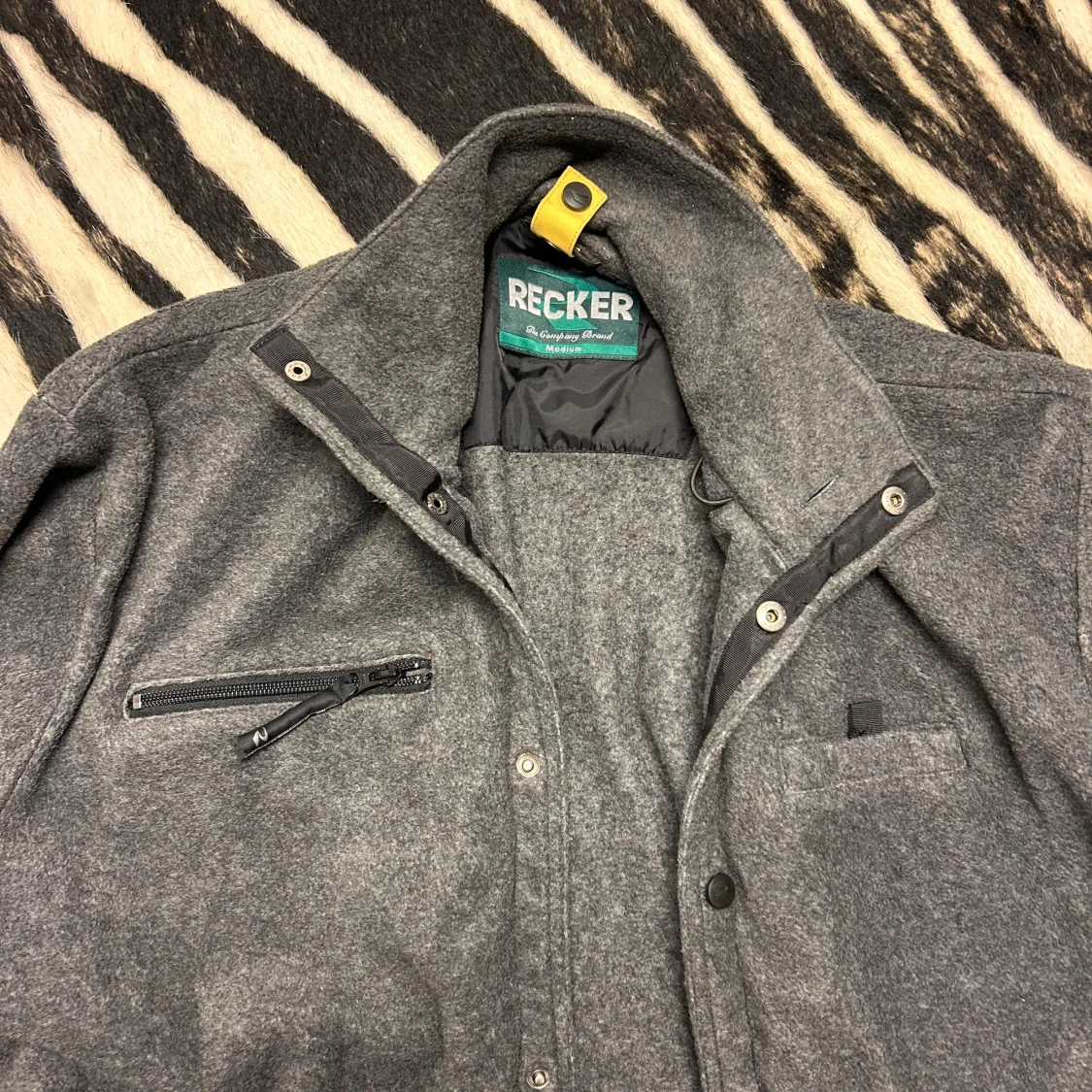 Grå jacka från Recker - 90