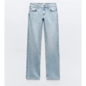 Zara jeans lågmidjade - Säljer mina lågmidjade zara jeans, i perfekt skick!💕