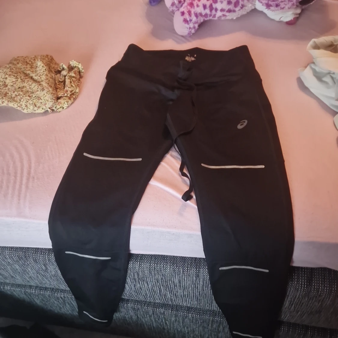 Svarta träningsbyxor från Asics