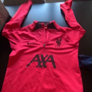 Liverpool tröja  - En fin liverpool tröja i ett bra skick.