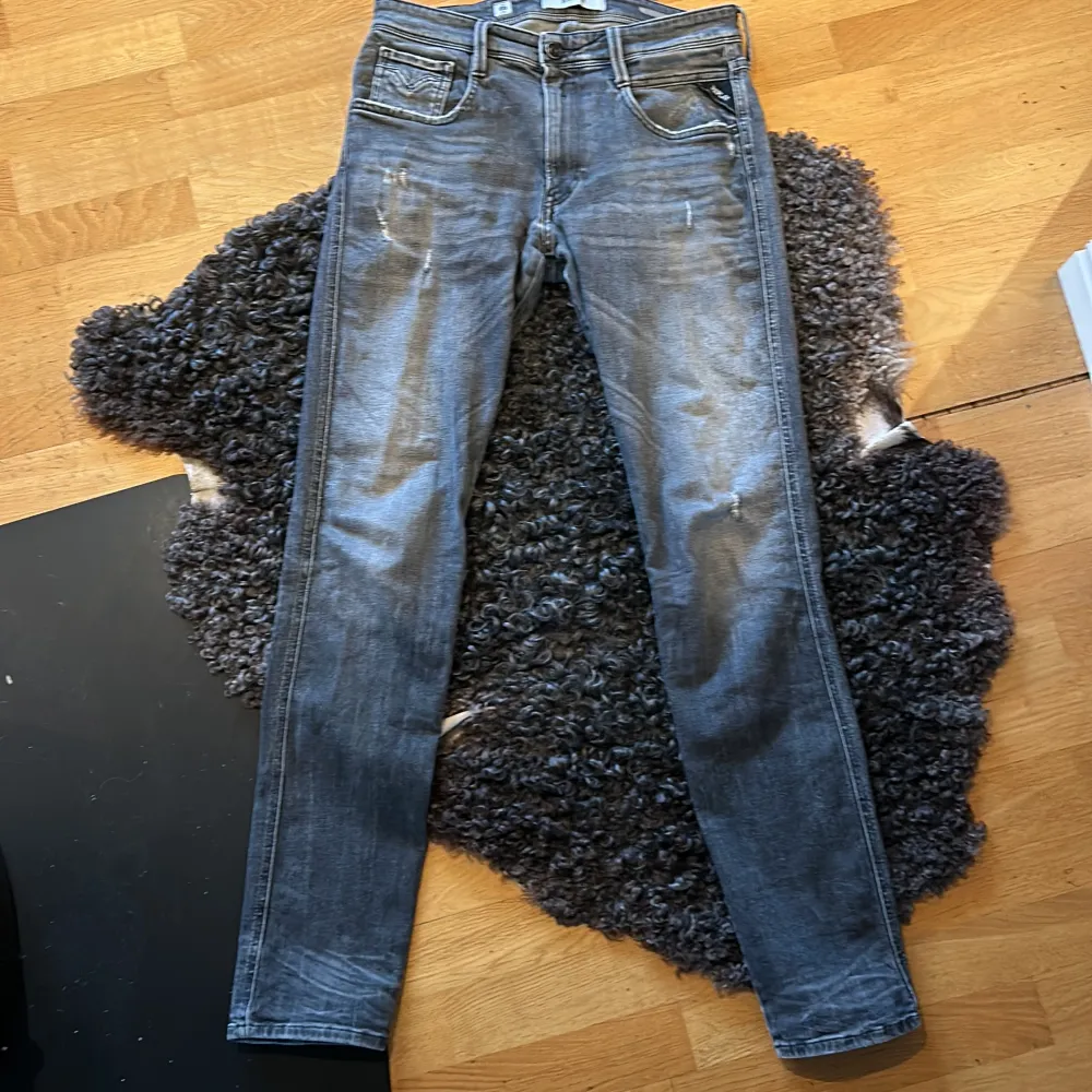 Väldigt eftertraktade jeans som är svåra att få tag på. Säljer på grund utav att jag inte använder dom. Jeans & Byxor.