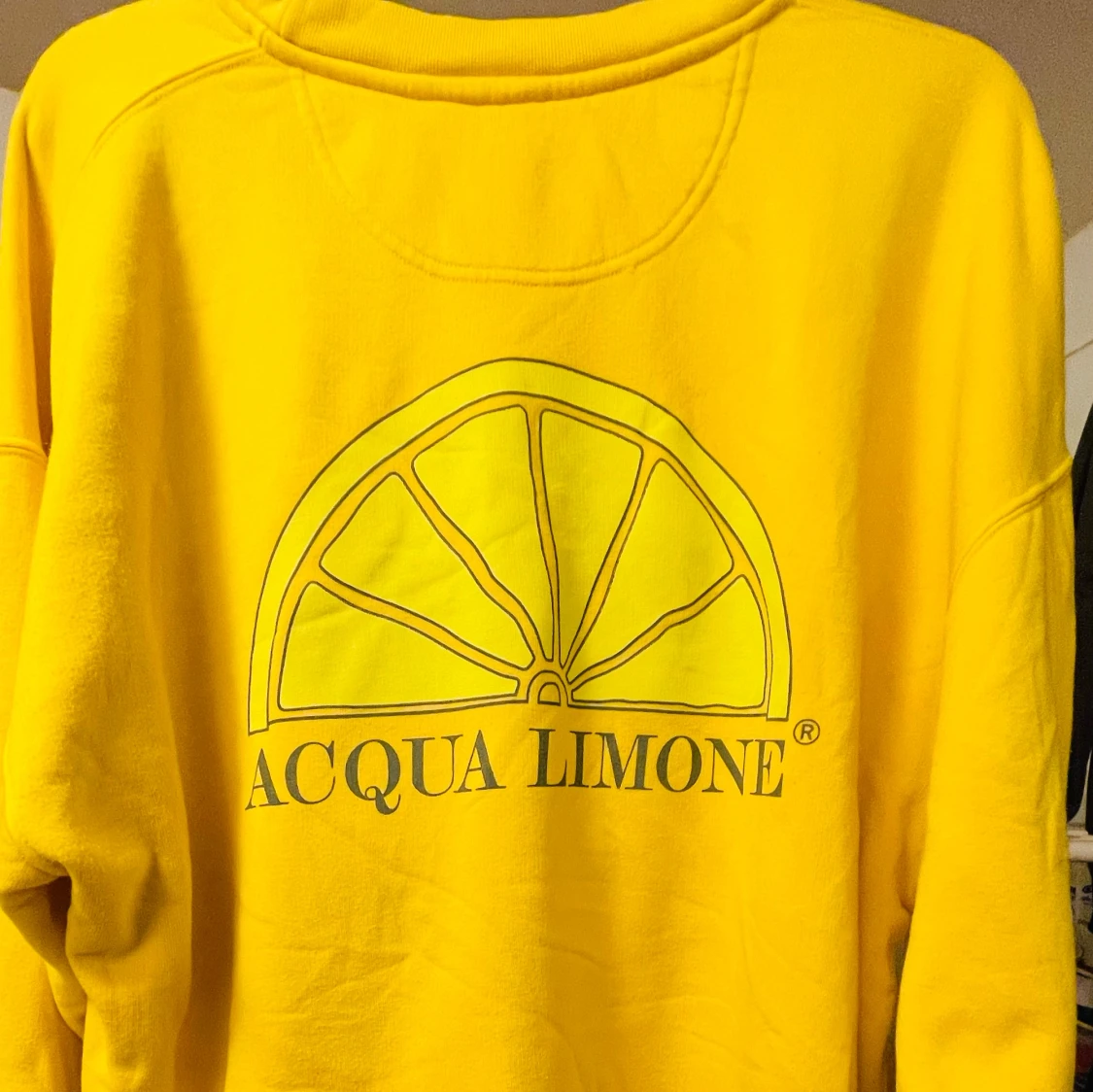 Gul sweatshirt från Acqua Limone