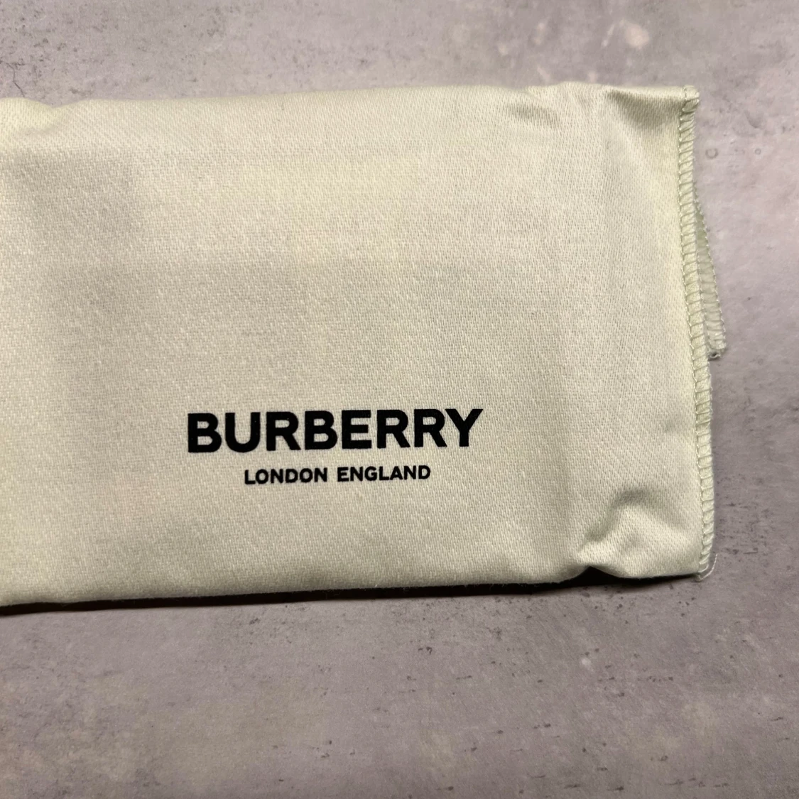 Burberry korthållare  - 92