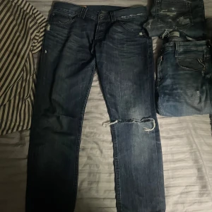 Dondup  - Tja säljer ett par dondup då dom har blivit för små