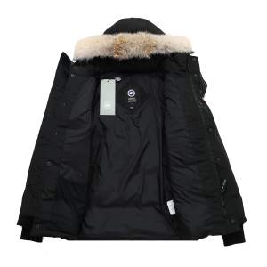 Canada Goose rep!   Alla storlekar finns!   Fri frakt (spårbar)!  Har fler Canada Goose jackor inne bara hör av dig!