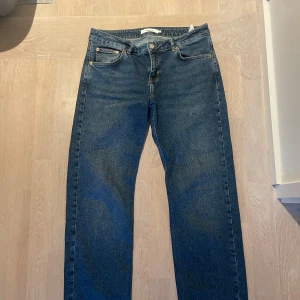 Straight leg jeans - Skit snygga straight leg jeans midwaist passar nån mellan 168-178 ish beroende på hur du vill att de ska sitta 