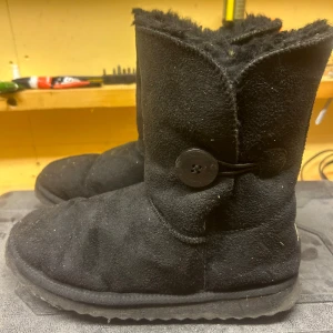 Atlantic bouts  - Jätte snygga vinter bouts som är super sköna innuti och har används innan men inga skador 