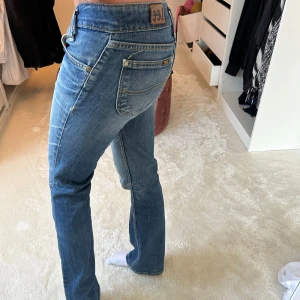 Lee jeans - Väldigt fina och sköna jeans från lee! Passar mig i längden som är 175💕