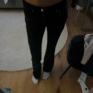 Low rise bootcut jeans💞💞 - Säljer mina jätte fina low rise bootcut jeans från Gina då ja ej använder dom längre!🥰🥰