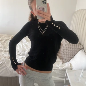 Stickad beströja zara  - Så söt men kommer ej till användning. Galet skönt material och perfekt till nu i höst🍂