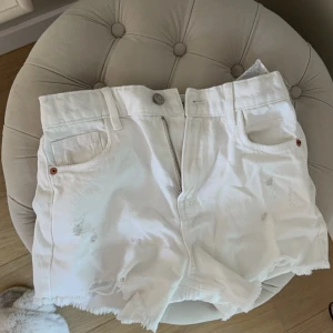 Vita zara jeansshorts  - Aldrig använda