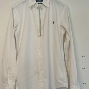 Ralph lauren skjorta  - Säljer en fet Ralph lauren skjorta i 10-10 skick