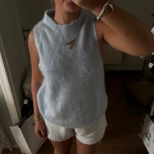 Softgoat tröja - Säljer den ljusblåa västliknande tröjan på Softgoat. Storlek S i ett så mjukt material. 💞