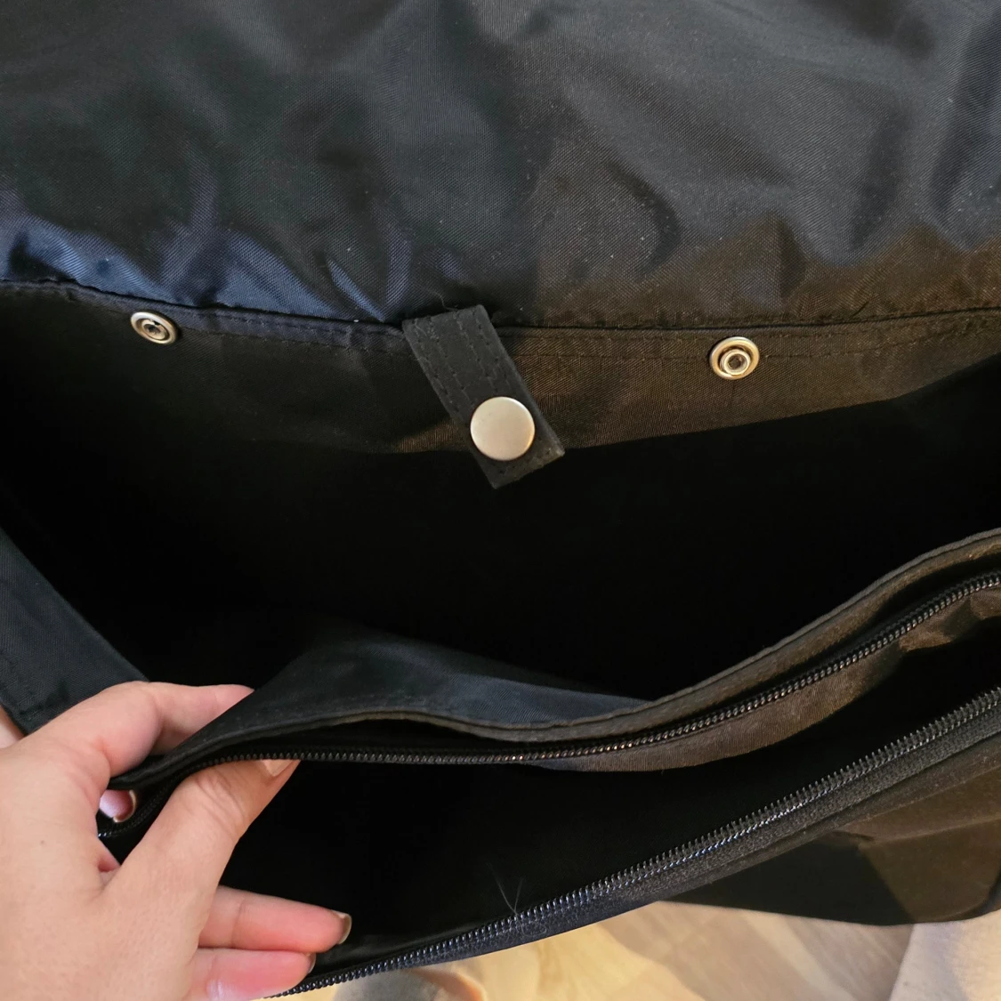 Svart datorväska med axelrem - 91