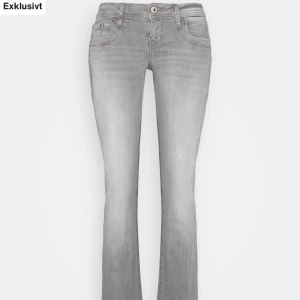 Ltb jeans - Gråa Ltb jeans, väldigt lågmidjade och fina. Är uppsprätta för att passa min längd (159) men passar om man är längre (ungefär 5cm längre) då de är lite långa på mig. 
