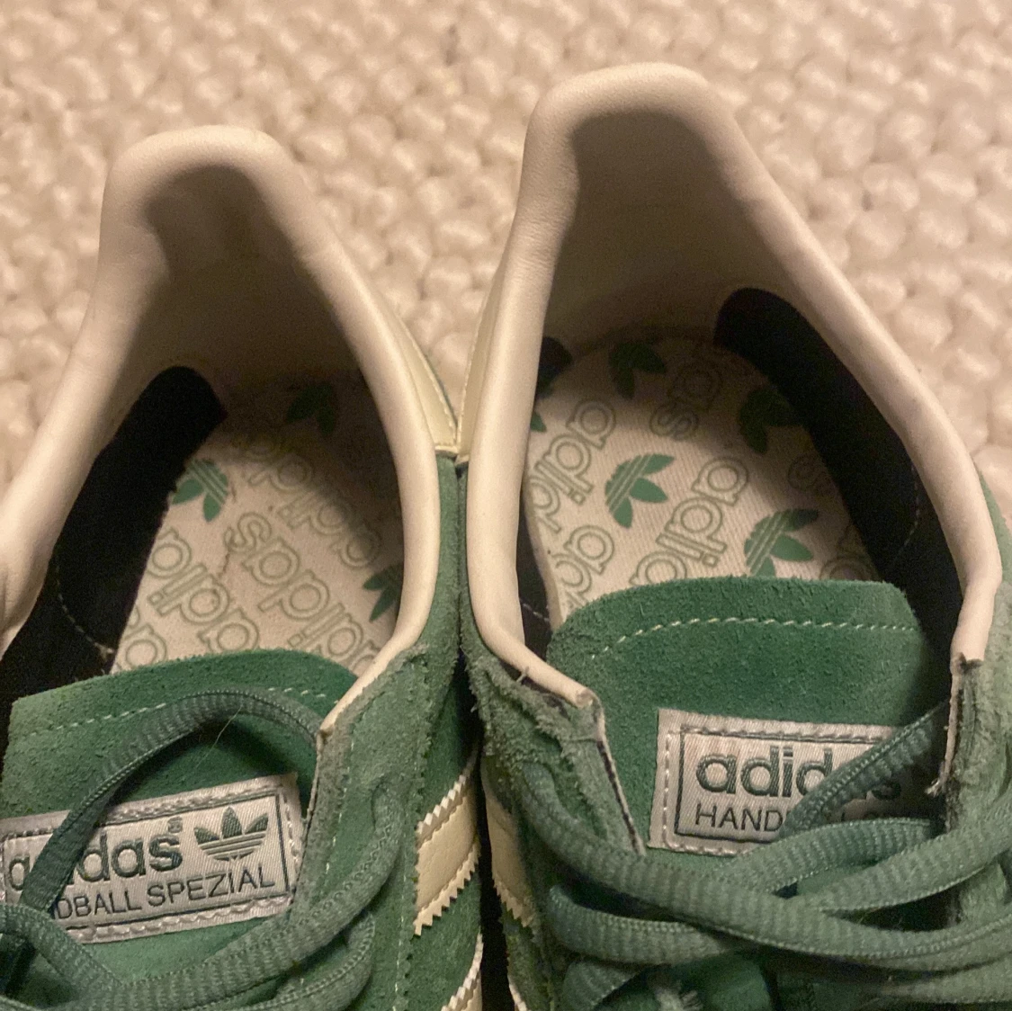 Gröna Adidas spezial - 92