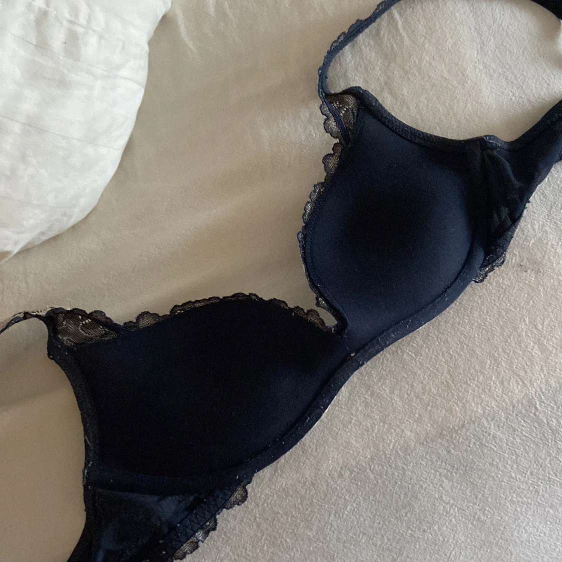 Mörkblå spetsbehå från Intimissimi - 92