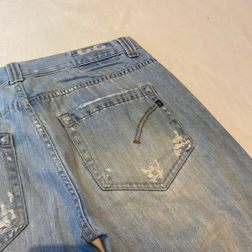 Exklusiva Dondup jeans i fet färg - storlek 32 - nyskick - STEAL 🚨. Jeans & Byxor.