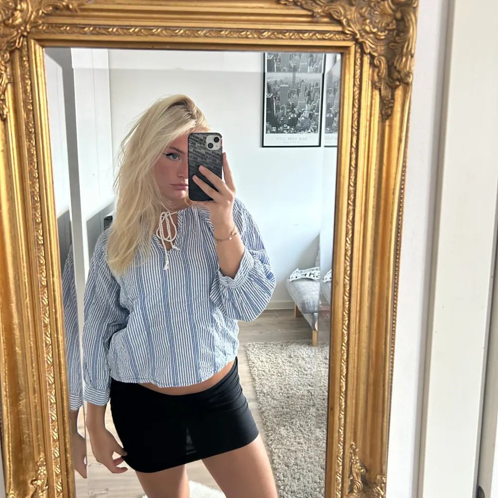 Så fin blus som tyvärr inte är min stil, aldrig använd. Puserot.
