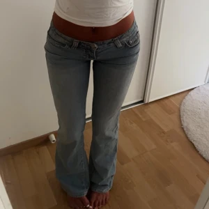 Perfect Jeans Gina Tricot  - Super snygga low waist bootcut jeans från Gina Tricot som knappt kommit till användning! 🤍🤍