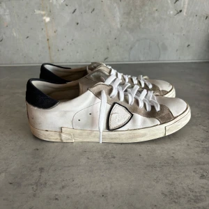 PHILIPPE MODEL - Philippe model skor i storlek 41 passar 42 Skick 7/10  Perfekt att ha som slit sko