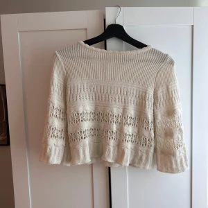 Virkad tröja - Säljer denna supersnygga tröja som knappt är använd❤️❤️❤️ 
