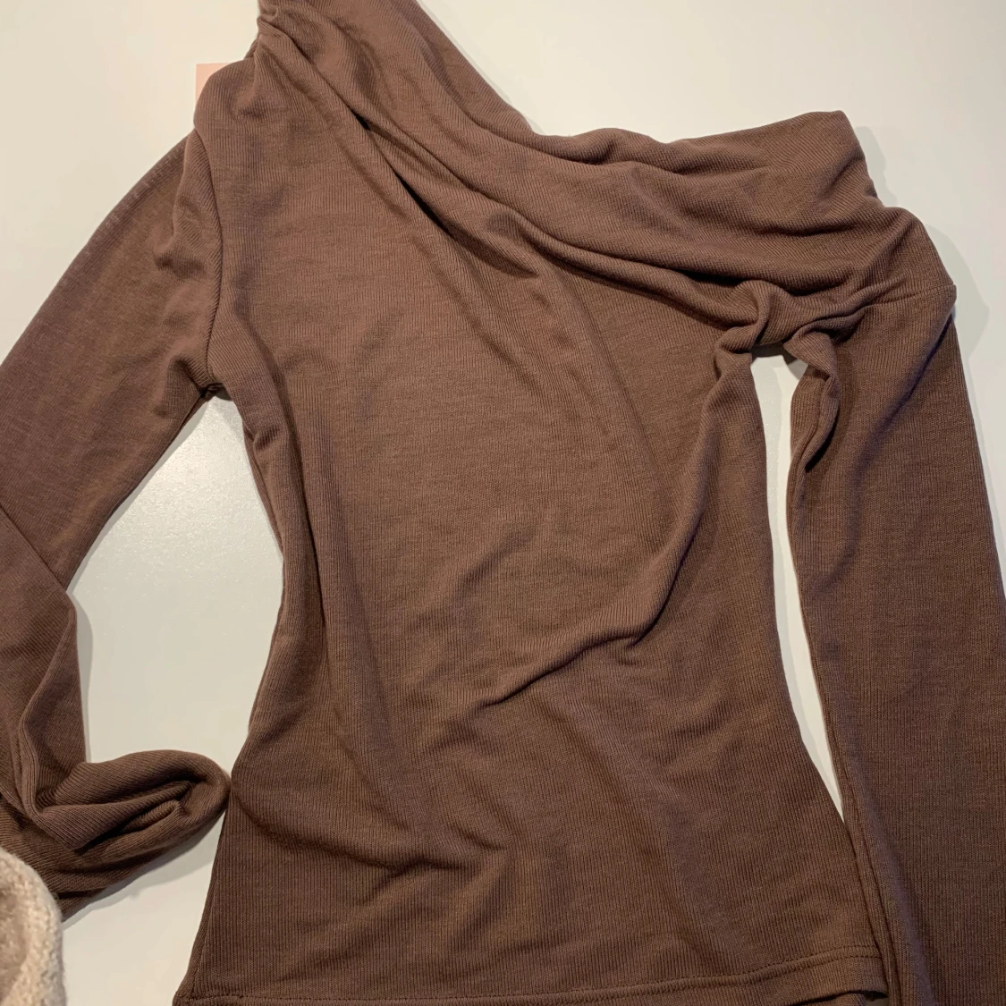 Inte shoulder Tröja