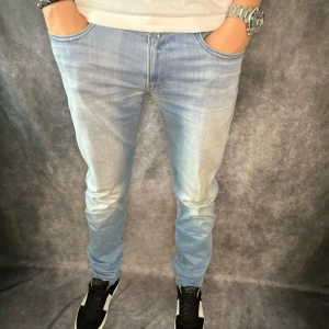 REPLAY ANBASS JEANS  - // Replay anbass jeans | Storlek W32/L32 | Nypris runt 1800kr | Kontakta för fler frågor eller funderingar // Deluxecloset