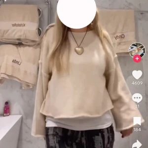 Beige stickad tröja - Säljer en supermysig beige stickad tröja från zara💕 lånade bilder, i bra skick! 