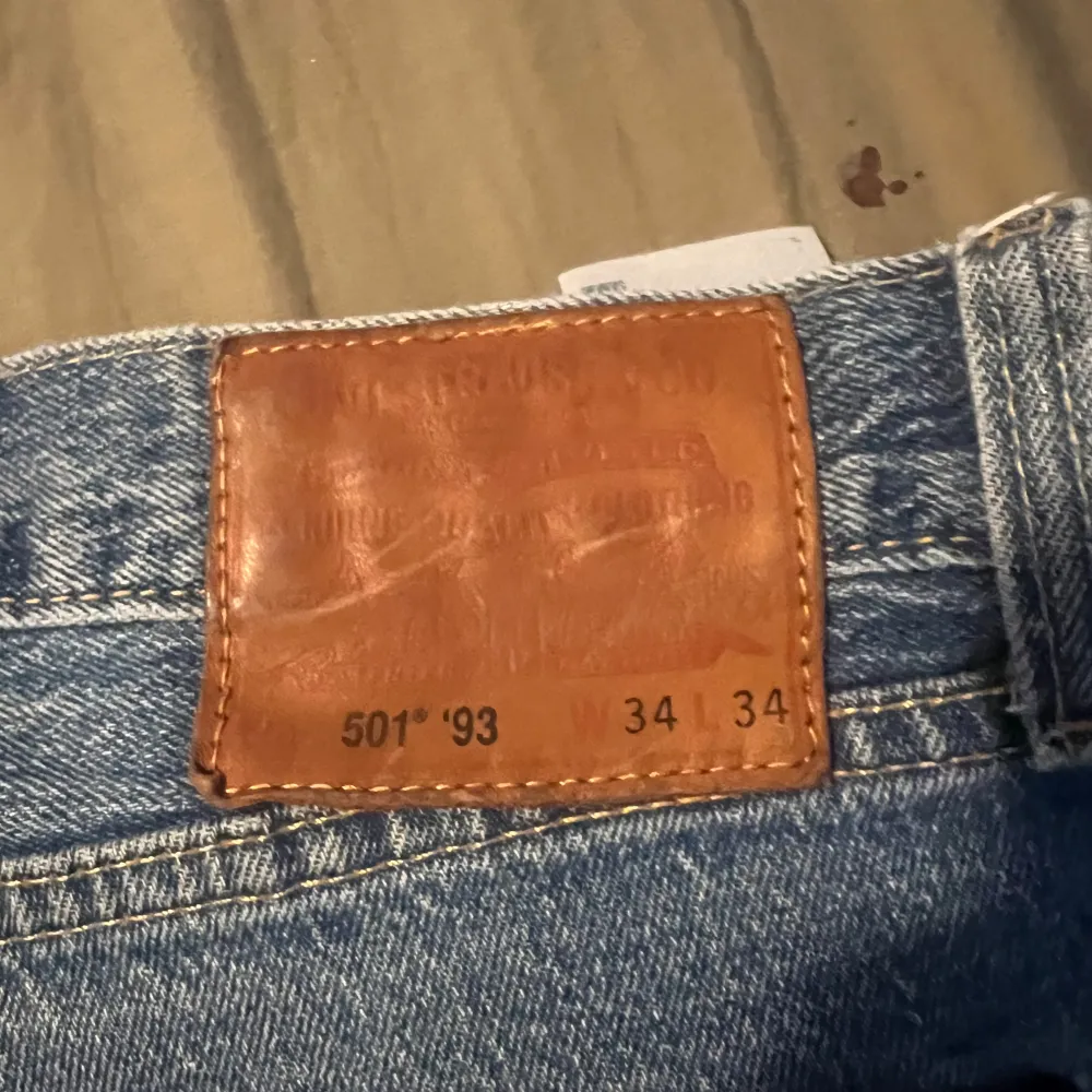 501 levi’s jeans varit använda men är super bra Skick 8/10 Pris går att diskutera. Jeans & Byxor.