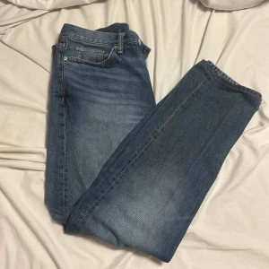 Jeans - Jeans i skick 10/10, använt 3 gånger, dem är lite för små vid midjan. Pris kan diskuteras:)