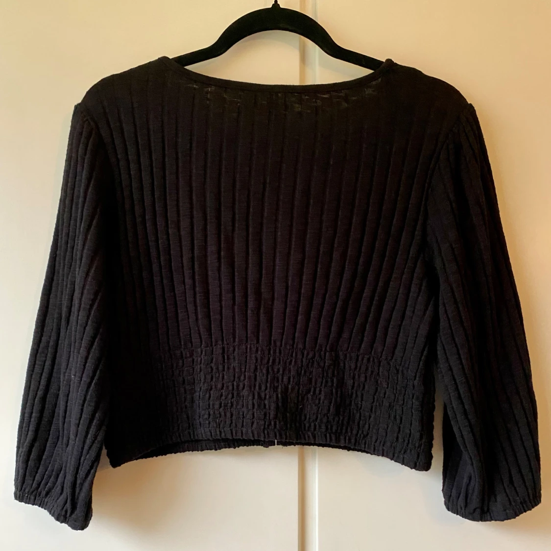 Svart ribbad topp - 90