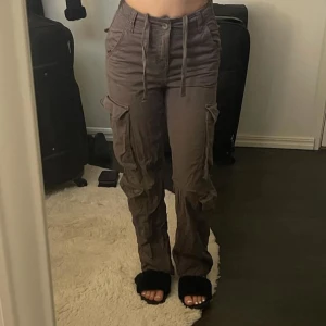 Grå cargo byxor - Fina grå cargo byxor!