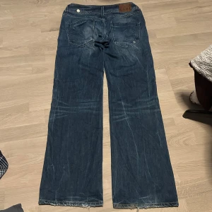 g-star baggy jeans - snygga lågmidjade jeans från g-star🎀stl 30/34 men de är lite insydda i midjan för att passa mig men märks inte när man bär dem! knapp saknas på insidan vilket inte heller märks😋 hör av dig vid frågor❤️