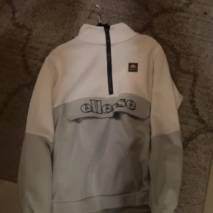 Ellesse Tröja - Aldrig använd i nyskick riktigt snygg tröja! 