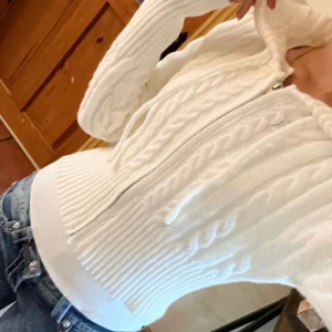 Catania limited - Säljer nu min limited överdel från Catania, använd några gånger hemma men har inga dofter eller defekter alls. Storlek S. Varm och mysig, perfekt nu till de kallare tiderna. Kostar originellt 800, säljer för 400. Kan diskuteras 💕