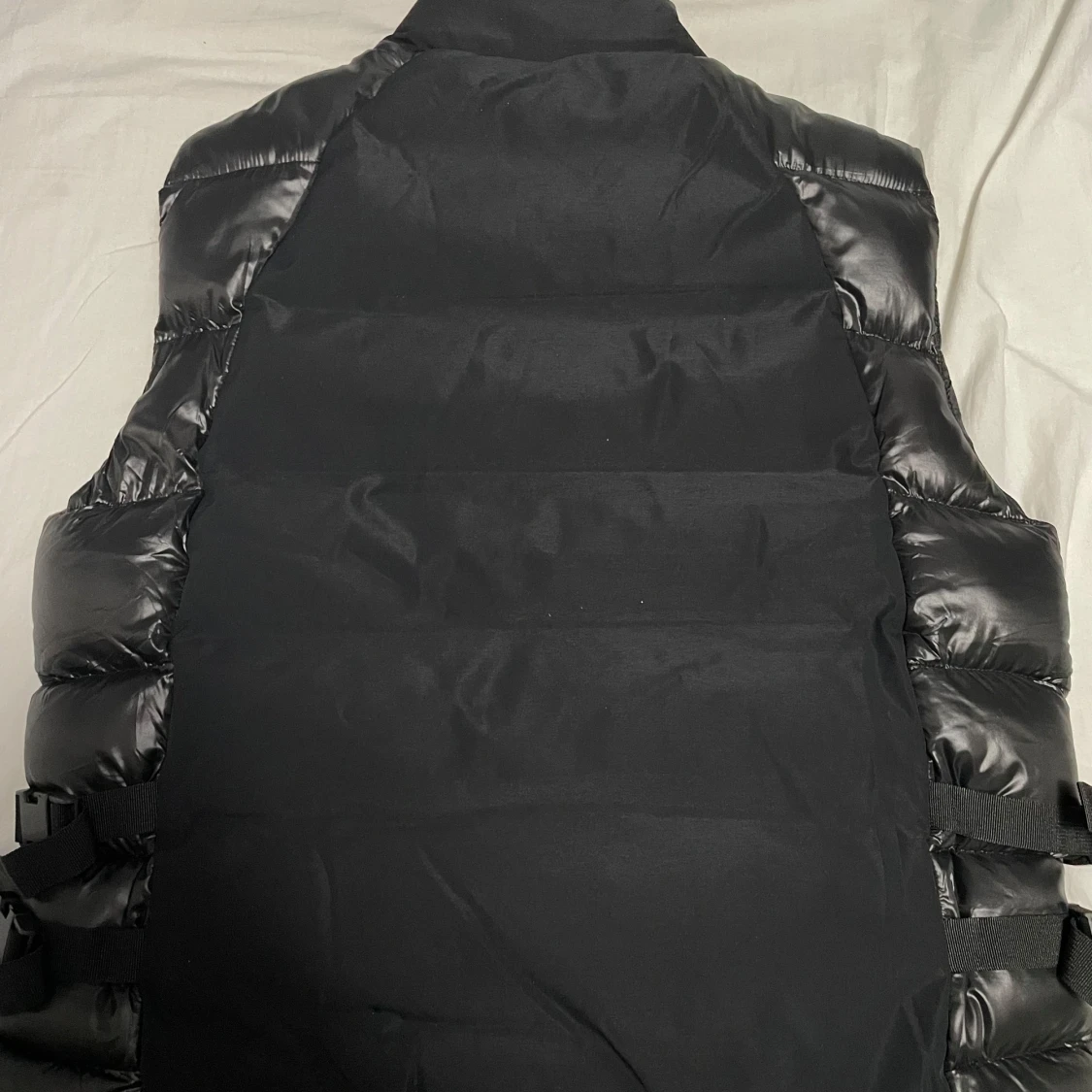 Svart dunväst från Glorious Gangsta - 91