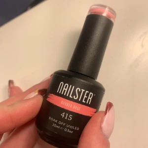 Rubber base - Superfin rosa rubberbase från Nailster. Helt oöppnad. Fick den från deras kalender!💗