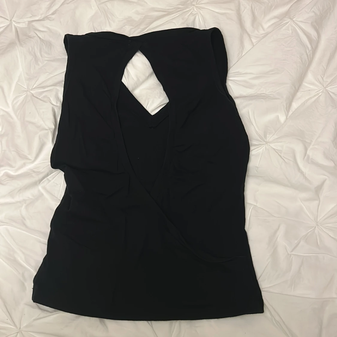 Svart ärmlös topp med text - 90