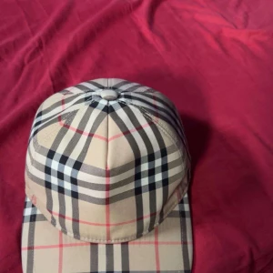 Rutig burberry keps i beige - Byten tas emot helst gucci keps skicka bilder om du är intresserad vid byte