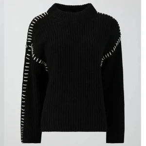 Slutsåld från gina!! - Slutsåld tröja från ginatricot i storlek Xs men passar även större. Knappt använd, jätte bra skick!!