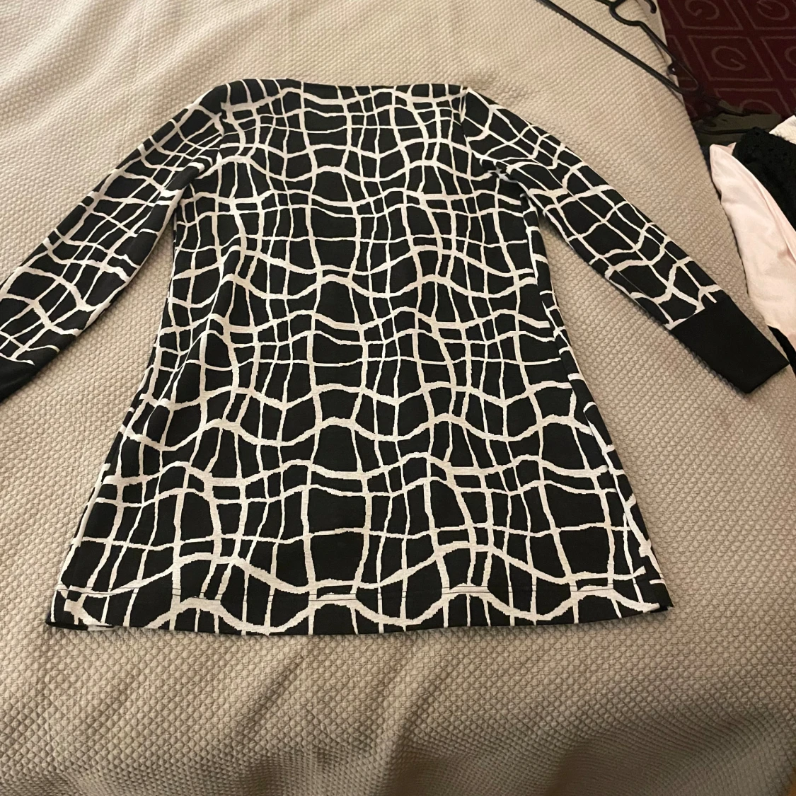 Svart och vit mönstrad kappa från Jensen - 91