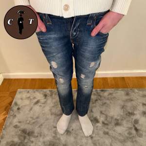 Nudie Jeans Grim Tim | Skick 10/10 | Nypris 3000kr, vårat pris endast 899kr | Storlek W:30 L:32 | Nudie jeans med ageing och slitningar | Svarar gärna på era frågor och funderingar!